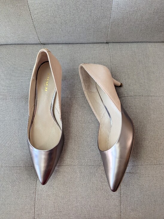 Coach Shoes - COACH Chambers Rose Two-Tone Pointed Toe Mid Heel Pumps Nude Metallic Size 7B